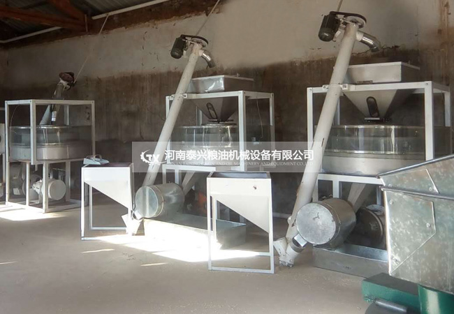 小型全自動石磨面粉機(jī)