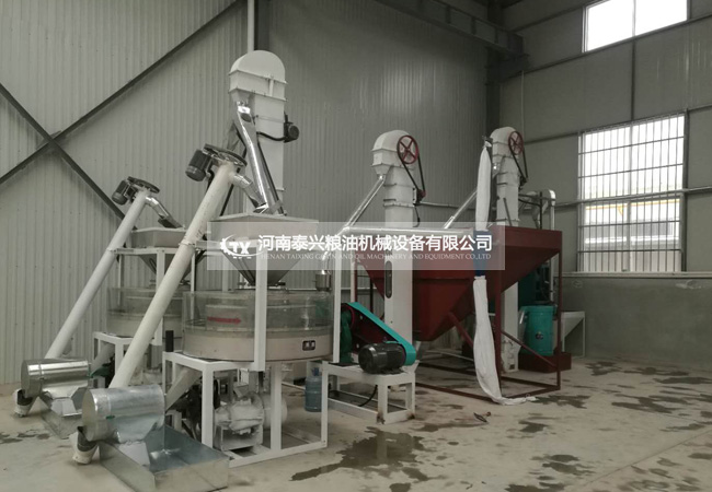 雙組石磨面粉機(jī)